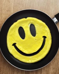 Fred & Friends Crack A Smile Breakfast Mold Hot