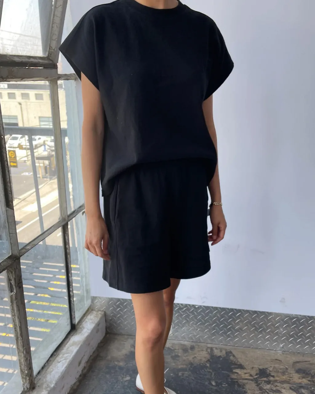 Le Bon Shoppe Jeanne Tee - Black Outlet