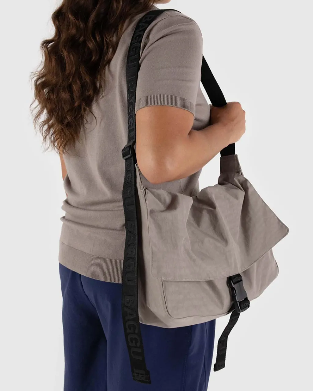 Baggu Nylon Messenger Bag - Dove Hot