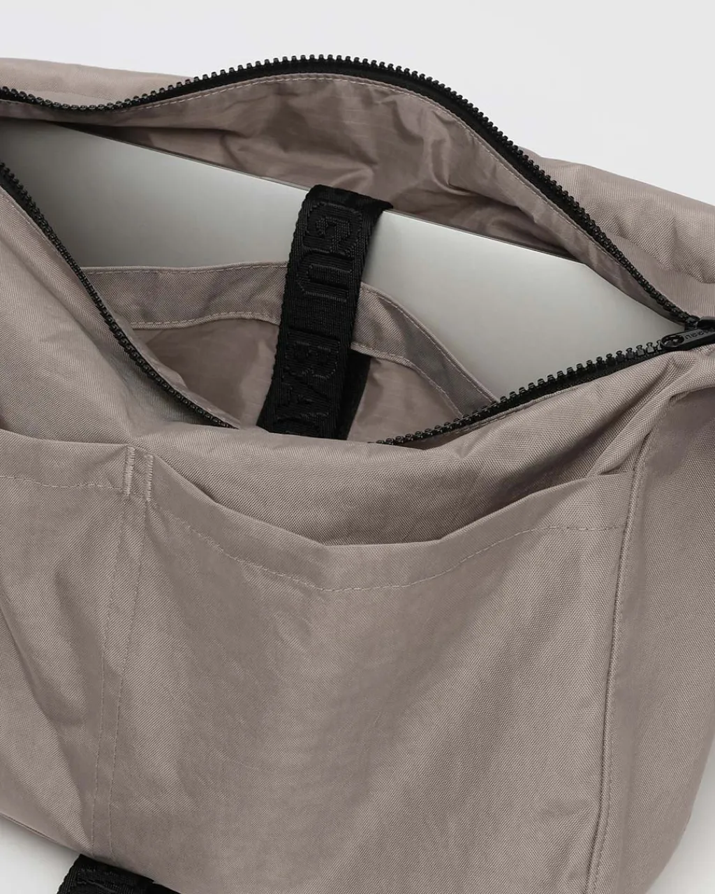 Baggu Nylon Messenger Bag - Dove Hot