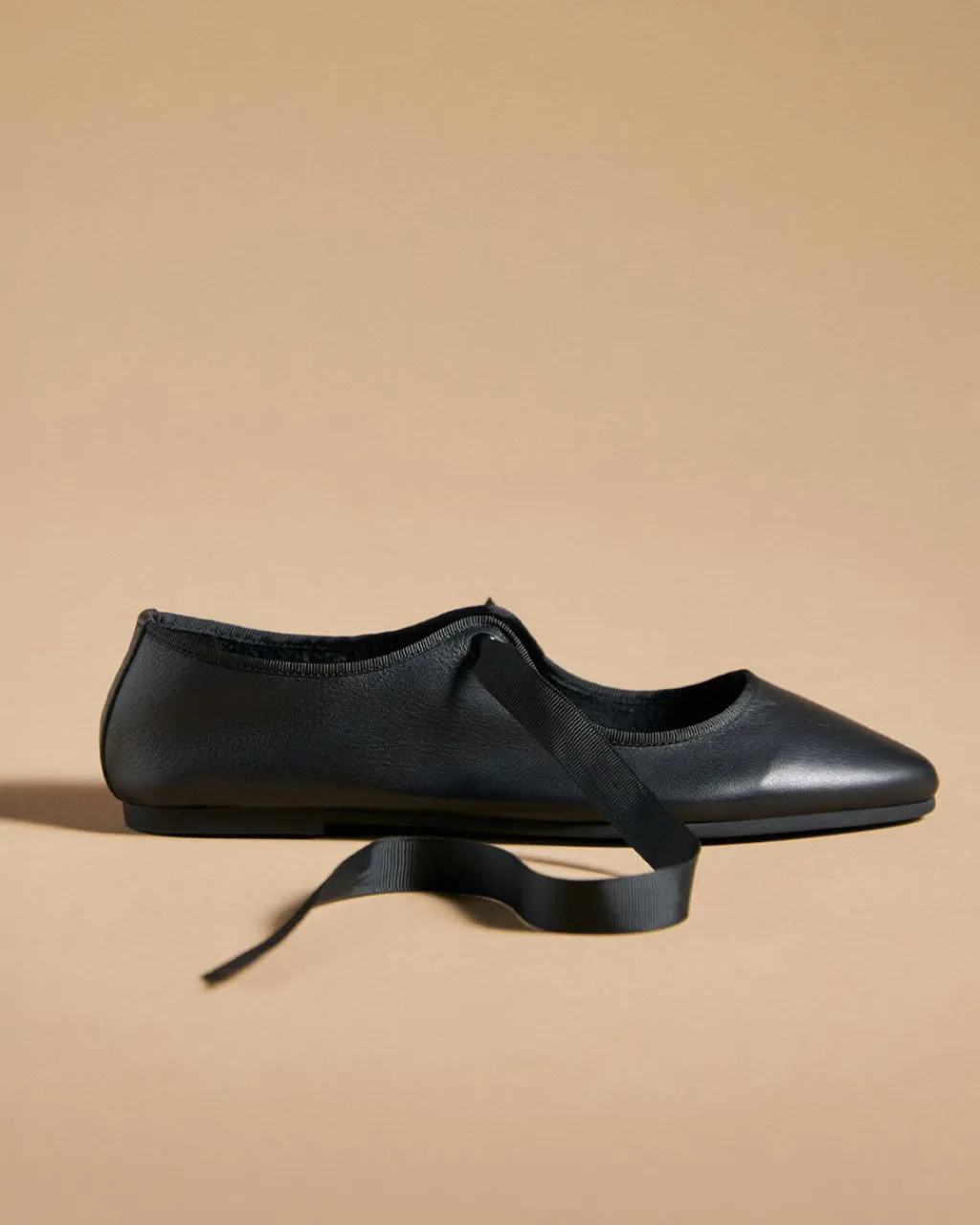 Intentionally Blank Valley Ballet Flats - Black Clearance